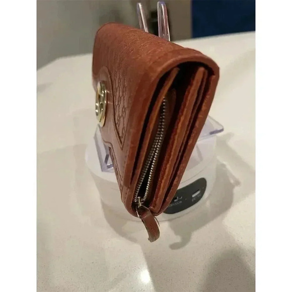 Gucci Women's Brown Leather Zip-Around Wallet with Logo Accents - Picture 8 of 10